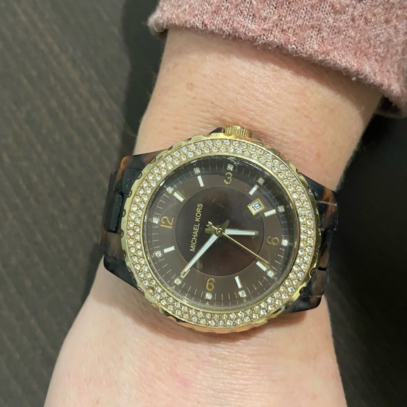 Michael Kors tortoise watch. - Picture 4 of 5